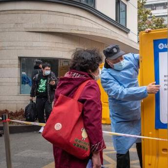 上海多地调整为中风险地区︰(上海定为中风险区吗?)