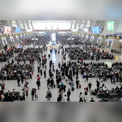 郑州东站多名工作人员感染,郑州东站灾情