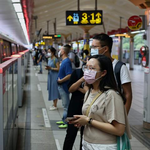 美真实感染2300万-美国感染者破千万