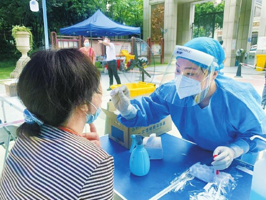 成都:市民回小区不再查验核酸︰(成都市民回小区不再查验核酸了吗)